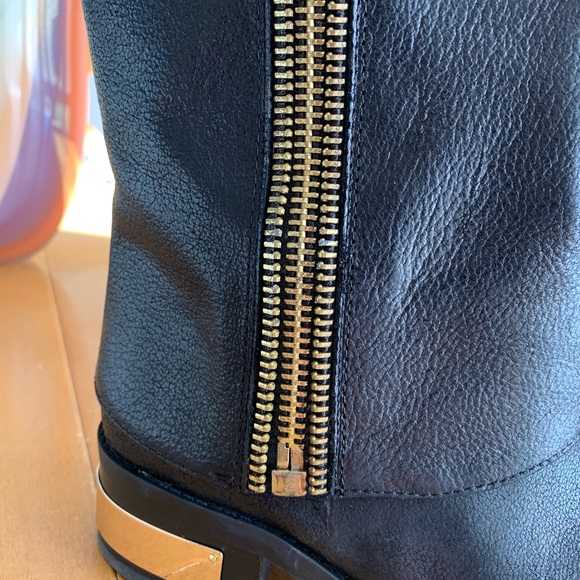 MISMATCH!! Vince Camuto Black Leather π€ Zipper Gold Hardware π Winivie Boots! - Picture 7 of 16